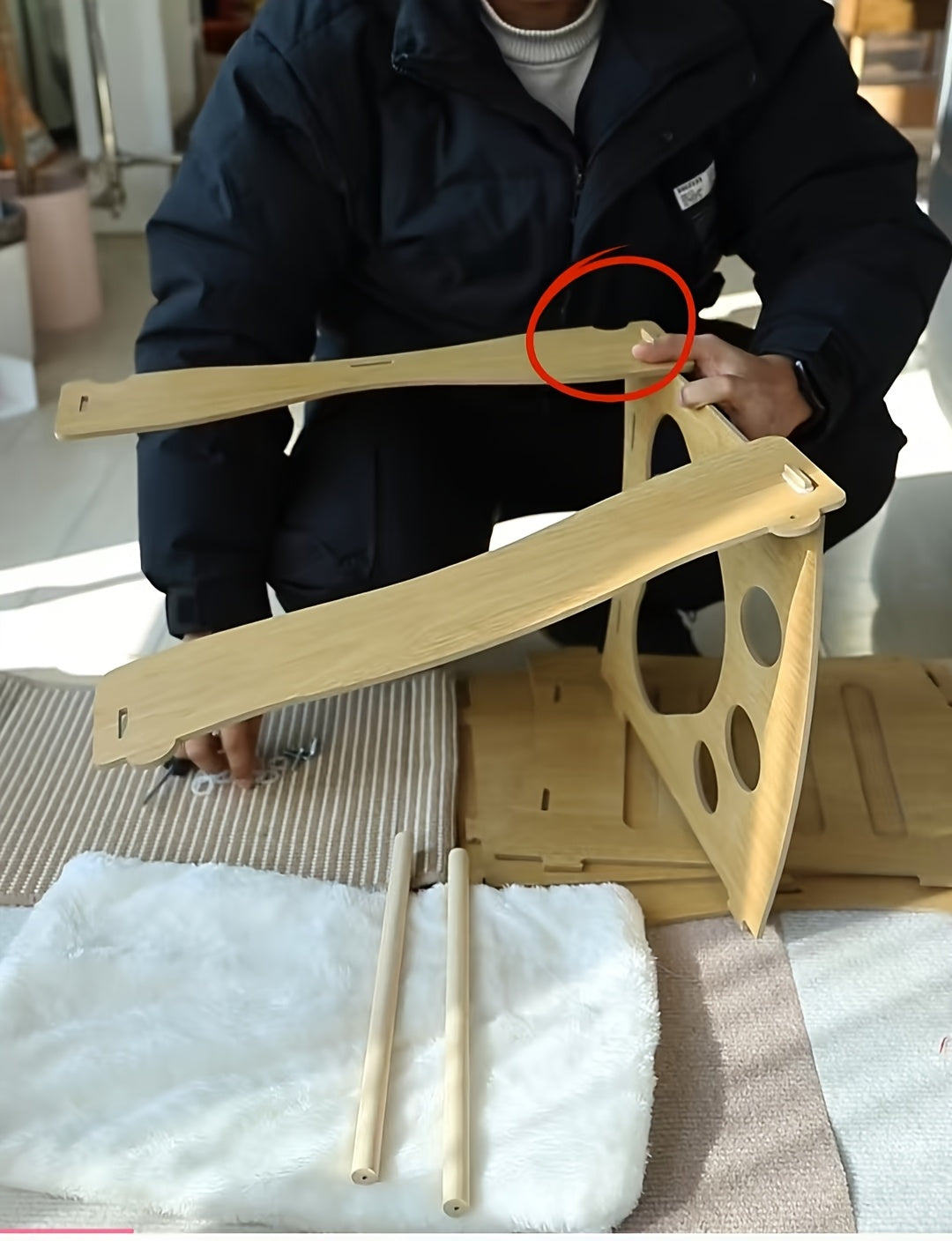 스크래칭 보드 및 포근한 패드로 구성된 2단 고양이 이층 침대 - 공간 절약형, 따뜻하고 편안한 다고양이 가족을 위한 자연 목재 디자인과 발자국 컷아웃, 멀티캣 하우징 | 반밀폐형 침대 | 짠 패드No.3291